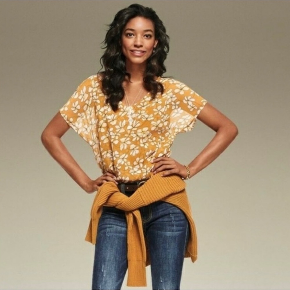 Cabi Thrive Top Butterscotch Yellow Floral Top Size Small